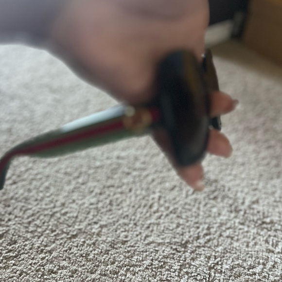 COPY - Authentic Gucci sunglasses - Picture 4 of 12